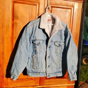 Levis sherpa lined jacket reminiscent of the 70s  large distressed blue denim